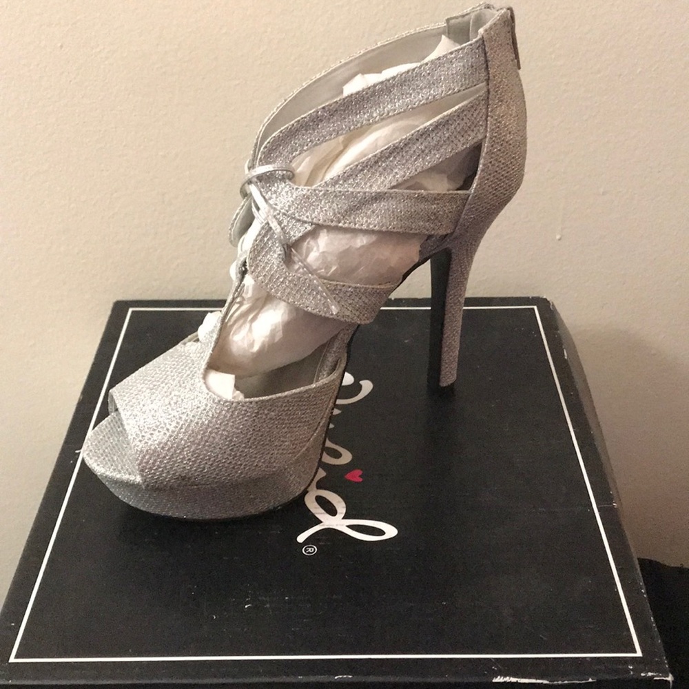 Never worn silver platform shoes - Picture 2 of 3